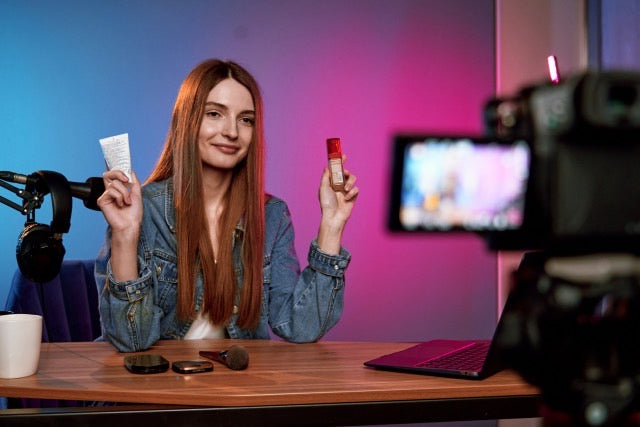【SNS登録者数1万人以上の方、必見！】  アートアンドカフェでは、YouTuber・TikToker・インスタグラマーなどのインフルエンサーとのコラボレーション企画を募集中｜東京発・体験型アートであなたの影響力を最大限に活かしませんか？